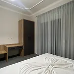 Marina Premium & 4* Vlorë