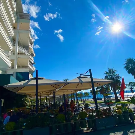 Marina Premium & 4* Vlorë