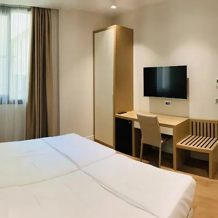 Marina Premium & מלון 4*