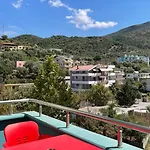 Marina Premium & 4* Vlorë