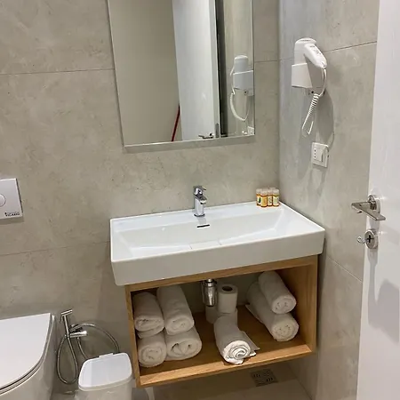 Marina Premium & 4* Vlorë