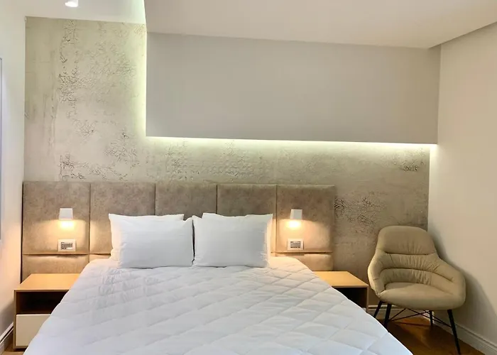 Marina Premium & 4* Vlorë